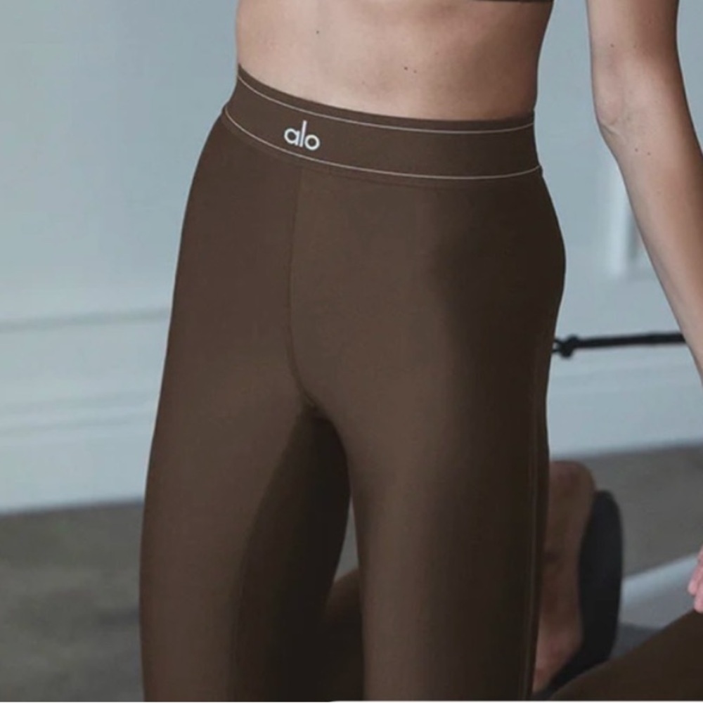 Alo Yoga Espresso Brown Airlift High-Waist
Suit Up Legging Size SMALL